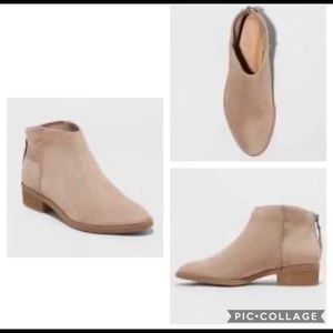 NWT: Universal Thread Women’s 8.5 Tan Booties!